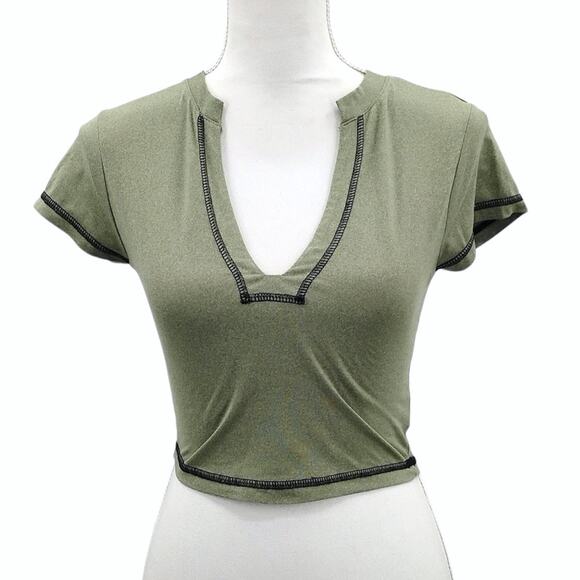 WeWoreWhat V Neck Tee Crop Top Green Short Sleeves Contrast Stitch Trim Small - Picture 1 of 3